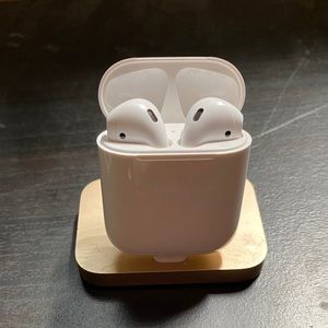 Series 2 AirPods w/o wireless charging